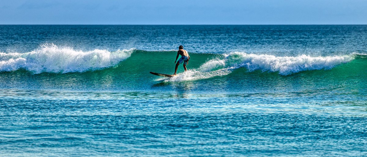 WesEstes7's tweet image. Sunday fun day in the OBX! I got to watch my son surf this morning, streamed The Heights church on the tube, and now enjoying some beach time with wifey and of course suntan location with plenty of hydration! LG!