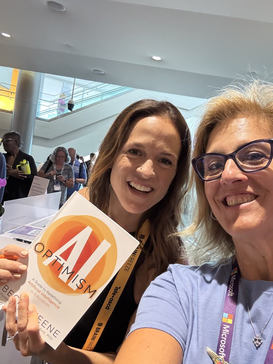 After an amazing 1st session on <a href="/MicrosoftEDU/">Microsoft Education</a> tools to empower teachers I connected with <a href="/BeckyKeene/">Becky Keene 🦋</a> to get her new book. This is a great start to #ISTELive
