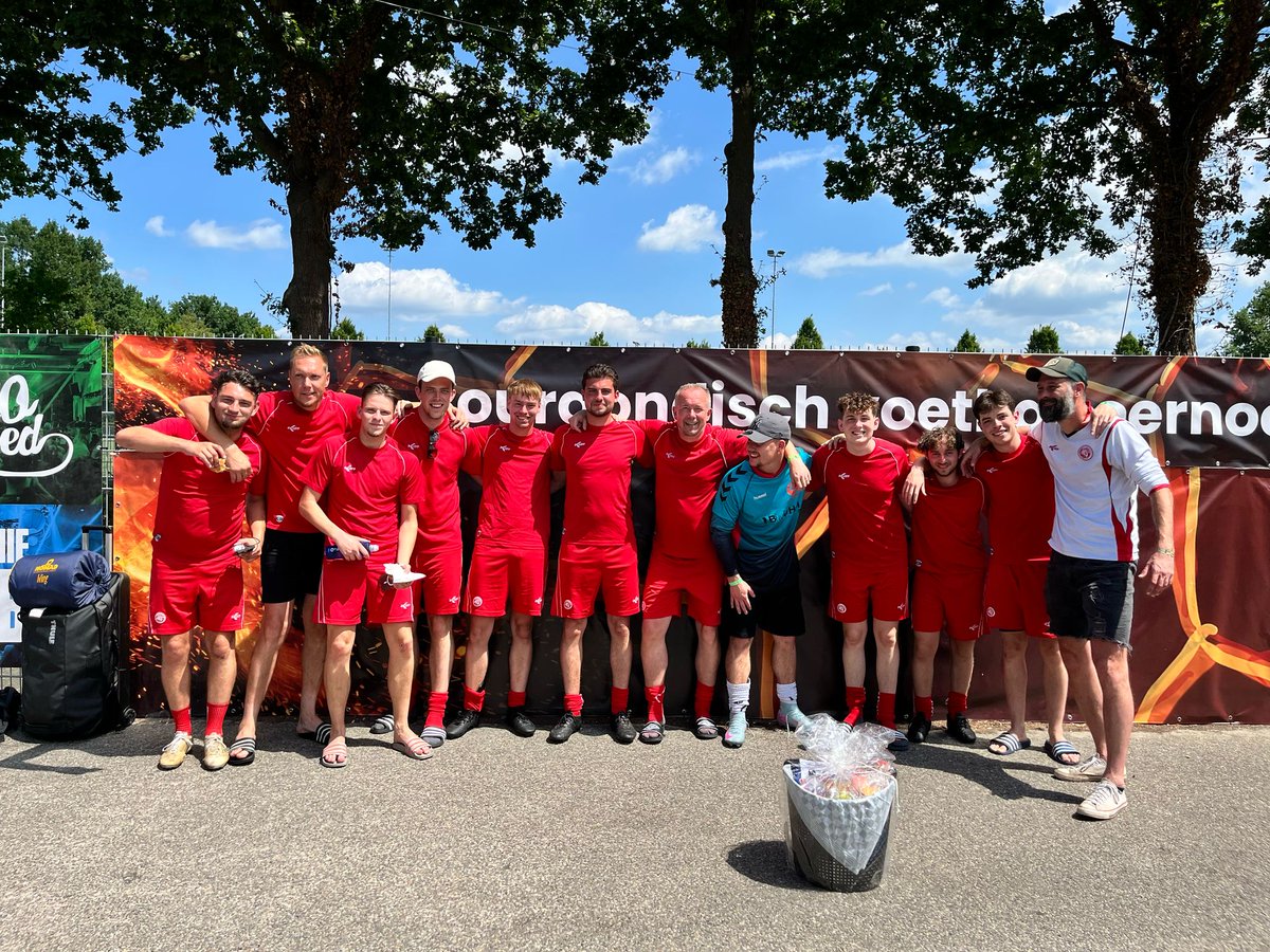Een team van <a href="/SVBABBERICH/">SV BABBERICH</a> deed dit weekend mee aan het #BourgondischVoetbalSpektakel bij <a href="/vvgemert/">vv Gemert</a> en wist vandaag het toernooi te winnen. De Bourgondische mand werd daarmee veroverd. We hebben 3 dagen genoten van de gastvrijheid van onze vrienden uit #Gemert. Nogmaals bedankt!