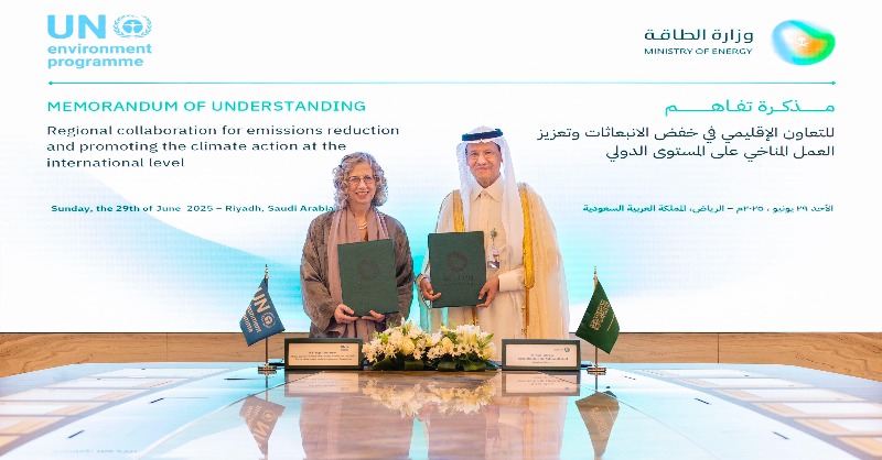 MoEnergy_Saudi's tweet photo. Minister of Energy and Executive Director of the United Nations Environment Programme (UNEP) sign an MoU to enhance regional collaboration on emissions reduction and promote climate action at the international level.