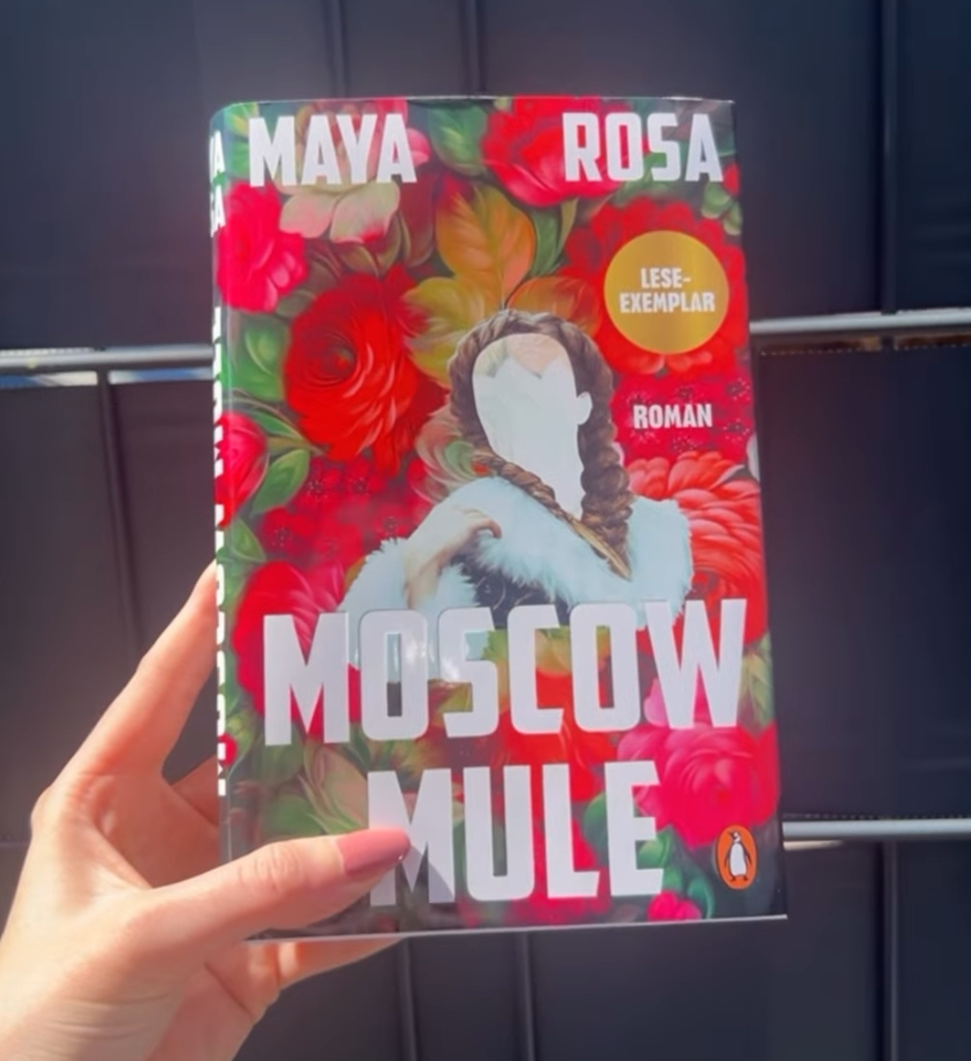 Mein Buch Moscow Mule kann in allen einschlägigen Online-Shops vorbestellt werden! z.B. bei
thalia.de/shop/home/arti…
oder
amazon.de/Moscow-Mule-Ro…