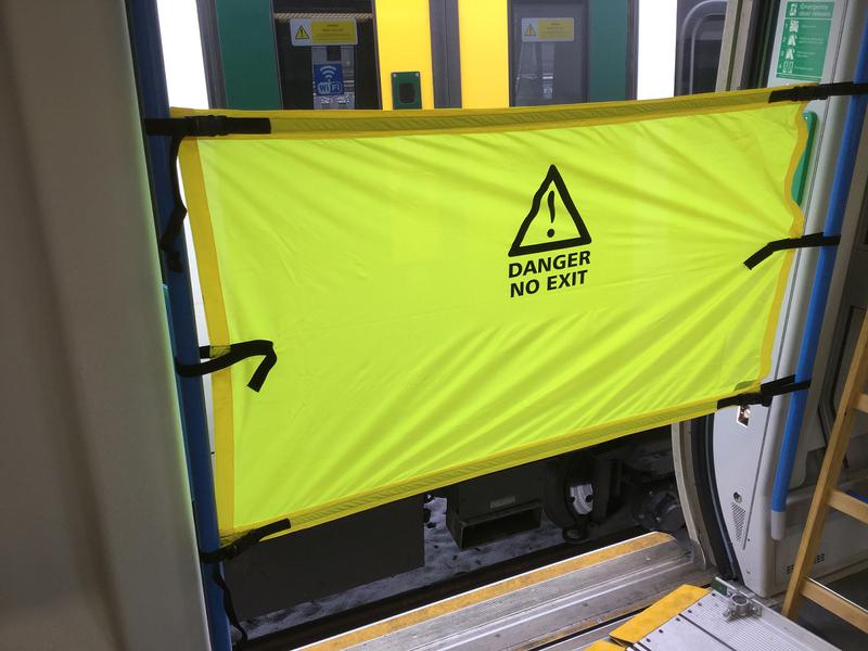 13milepost's tweet photo. Cross transfer equipment & door barriers for ventilation of stalled trains ,  ☀️🔥🌡️ Ahead  of   Melty  Monday  Evenings  commute,  training,  train  some  more  &  when  finished  train  again💪

practise  prevents  panic    #TrackTeam 🚧🦺
 stay  hydrated    ☕️   #Thameslink 
⚠️stay  on  board  until  staff  instruct  otherwise  🦺👮🏼👨‍✈️