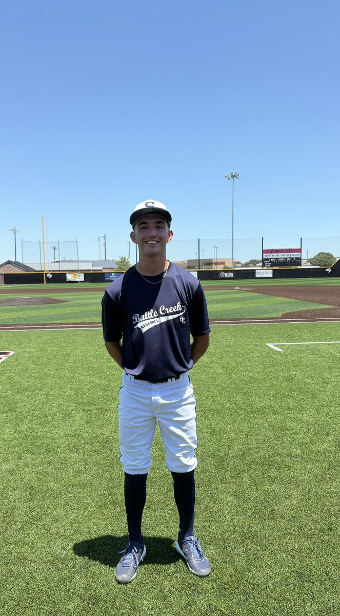 ✭Five Tool Texas✭ (@fivetooltexas) on Twitter photo F: BC Yankees 9, Arlington A's Rockies 1
PoG: <a href="/adam_ochoa11/">Adam Ochoa</a> 5 IP, 5H, ER
Hitter: <a href="/BraedenHall10/">Braeden Hall</a> 2-3, 2 RBI F: BC Yankees 9, Arlington A's Rockies 1
PoG: <a href="/adam_ochoa11/">Adam Ochoa</a> 5 IP, 5H, ER
Hitter: <a href="/BraedenHall10/">Braeden Hall</a> 2-3, 2 RBI