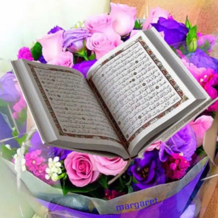 بِسۡمِ اللّٰہِ الرَّحۡمٰنِ الرَّحِیۡمِ۞

وَهُوَ الَّـذِىْ فِى السَّمَآءِ اِلٰـهٌ وَّفِى الْاَرْضِ اِلٰـهٌ ۚ وَهُوَ الْحَكِـيْمُ الْعَلِـيْمُ ۞

ترجمہ :
اور وہی ہے جو آسمان میں بھی معبود ہے اور زمین میں بھی معبود ہے، اور وہی حکمت والا جاننے والا ہے۔

(سورۃ الزُّخْرُف - آیت 84)