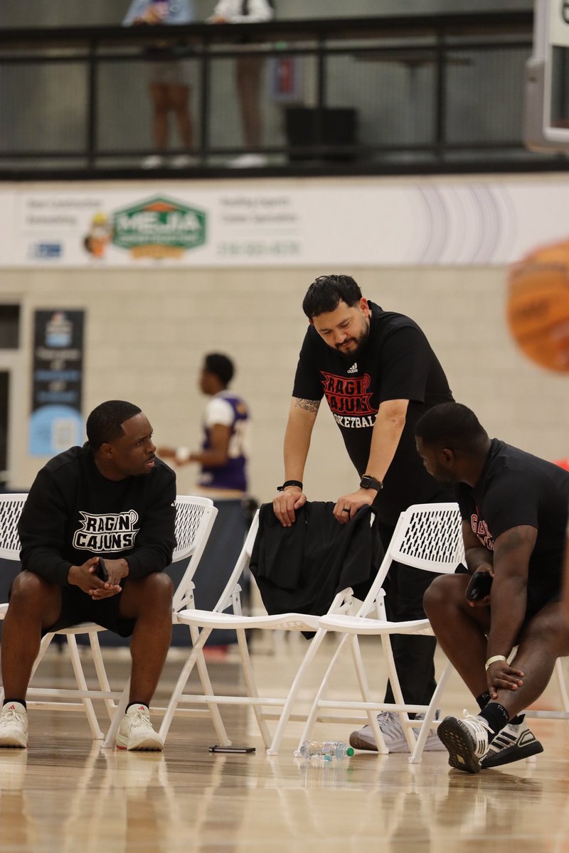 Hoop Peeks tweet media