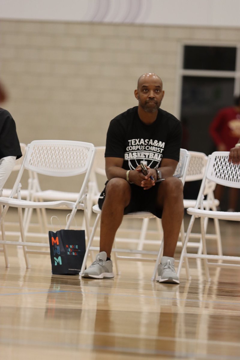 Hoop Peeks tweet media