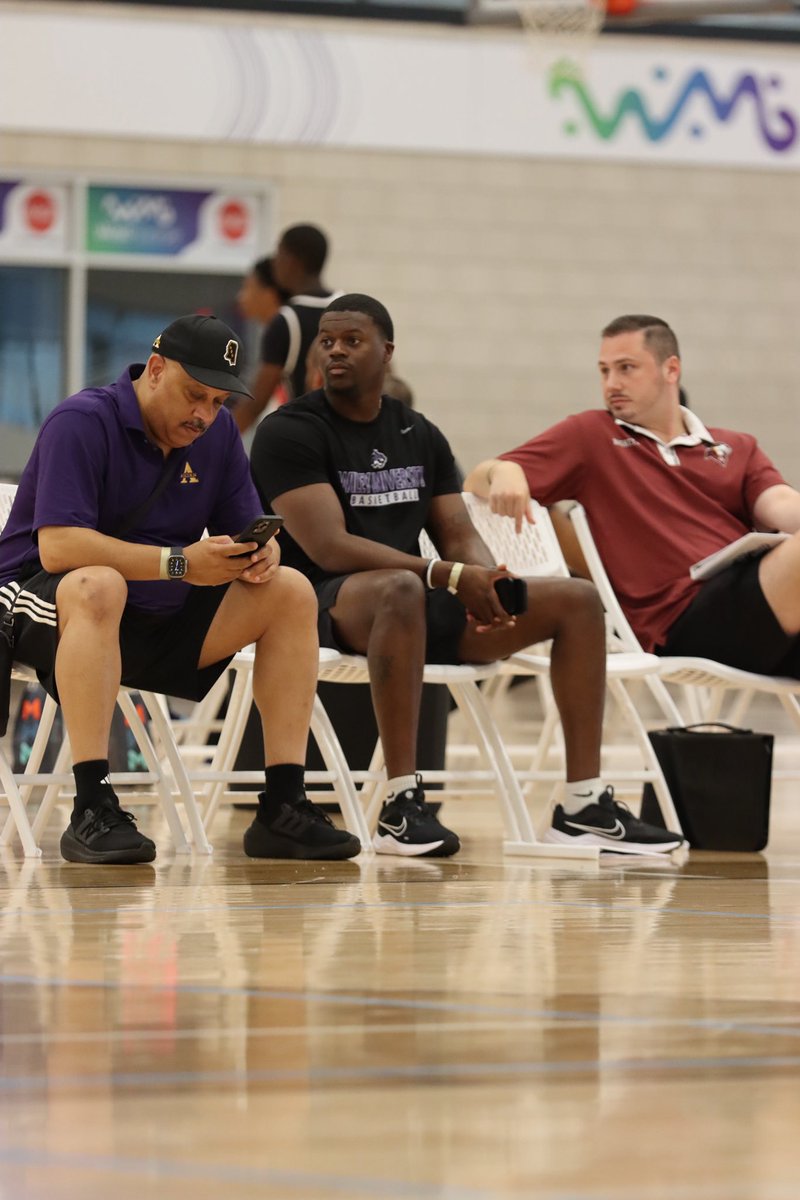 Hoop Peeks tweet media