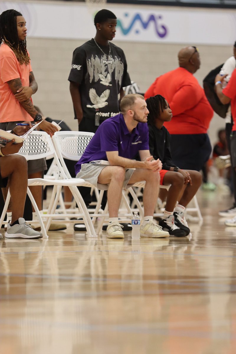 Hoop Peeks tweet media