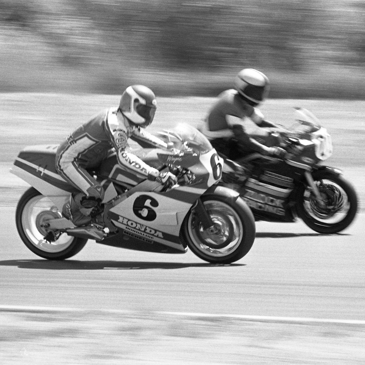 MotoAmerica's tweet photo. The Zlock brothers, Dan and Dale, have been involved in motorcycle road racing for 50 years. Zlock Racing is located in Spanaway, Washington, and @KevinPinkstaff  and his brother Brian are the team's long-time and current riders. Check out the story:

https://t.co/d9MFuuatKy https://t.co/khwEZnICMO
