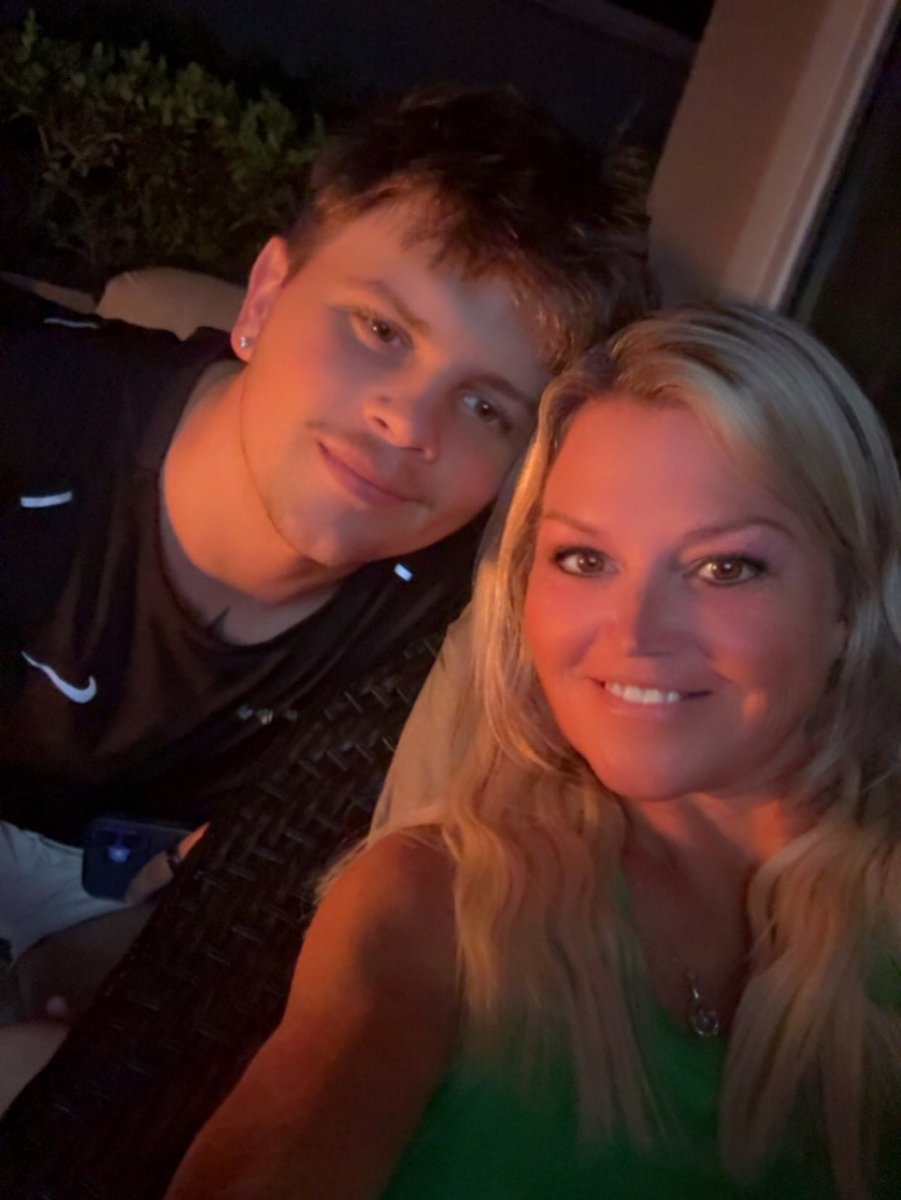 swannuga's tweet image. Love having my baby in town! 💙💛@chasemeyer124