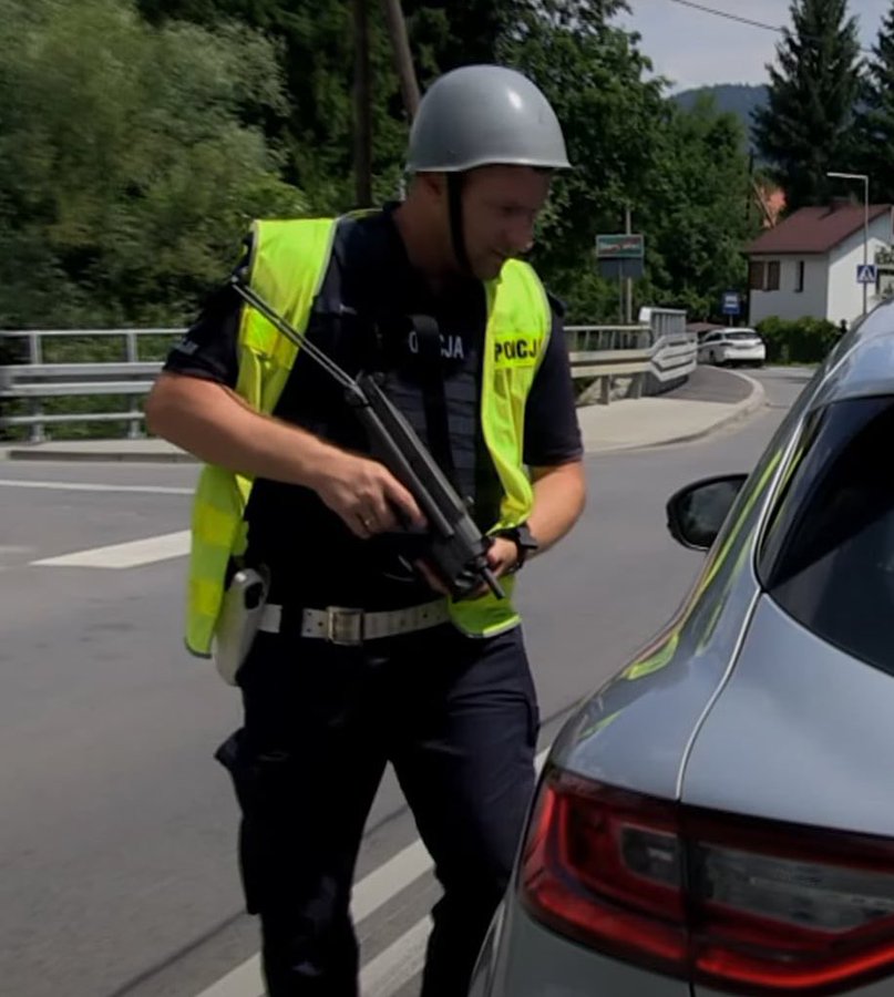 GuohWq9XEAAGZ_o?format=jpg&name=900x900