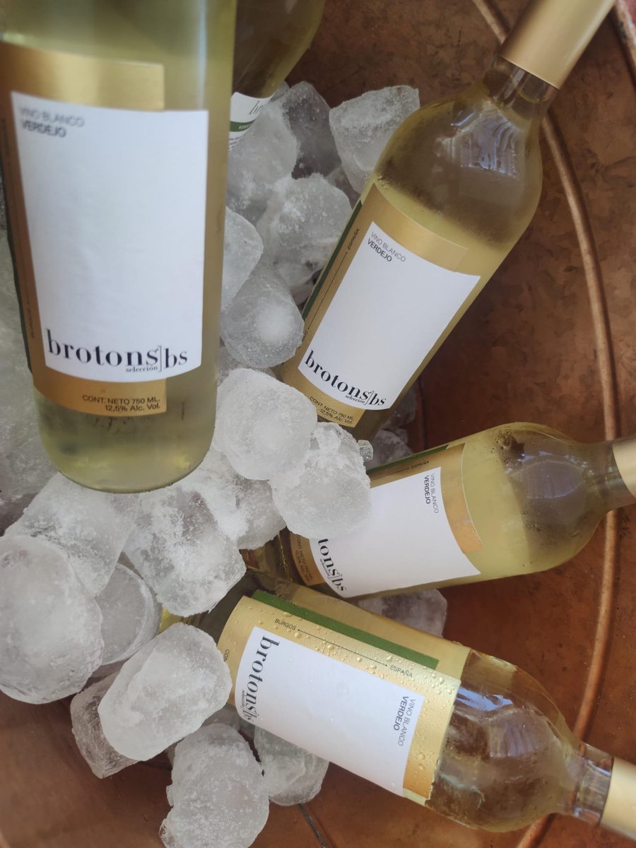 En un día tan caluroso como hoy disfrutaremos de un Vino Blanco Brotons Selección, 100% Verdejo, de nuestra bodega en Burgos.

Servir entre 5 y 7 °C lo convierte en el aliado perfecto para las tapas veraniegas o ensaladas ligeras.

¡Cheers!