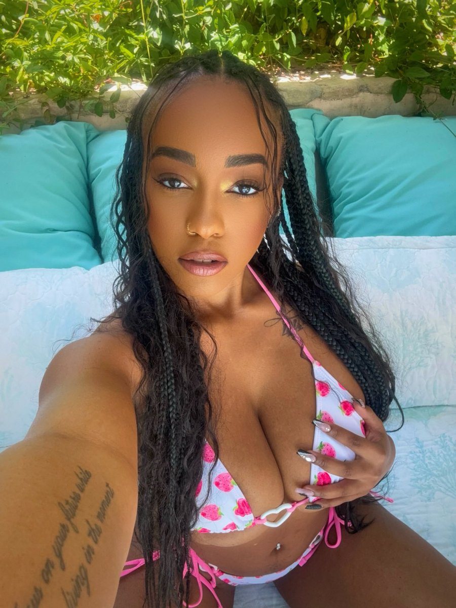 LilyStarfirex's tweet image. On set for @RedMILFRachel ☺️🥰