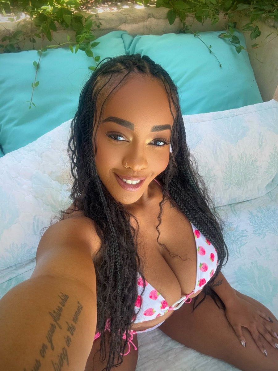 LilyStarfirex's tweet image. On set for @RedMILFRachel ☺️🥰