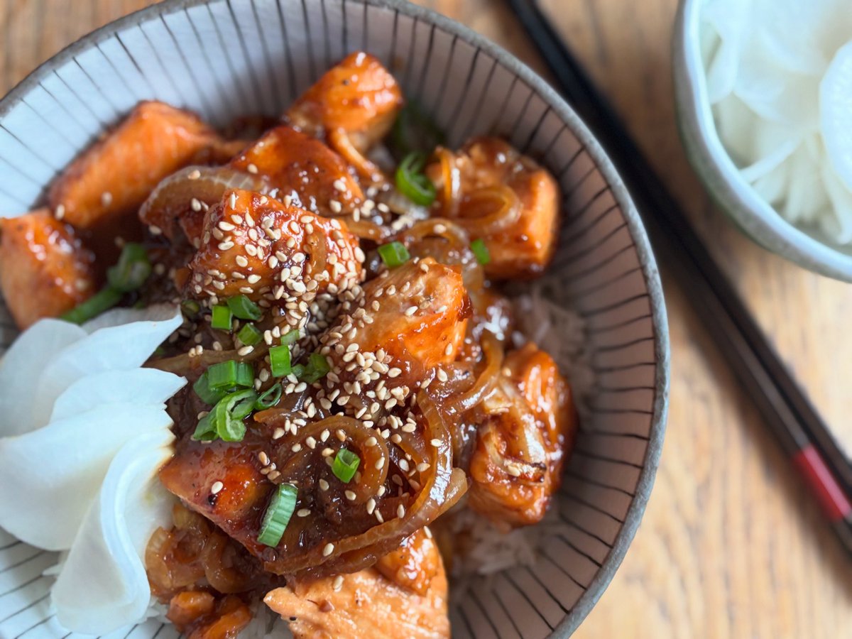 Colmogorman's tweet image. Doenjang Salmon Rice Bowl with Pickled Daikon
My take on an Eric Kim recipe.
This is lovely. Deeply flavoured and delicious.
Full recipe is on my Instagram page
instagram.com/p/DLft8CKsD24/…