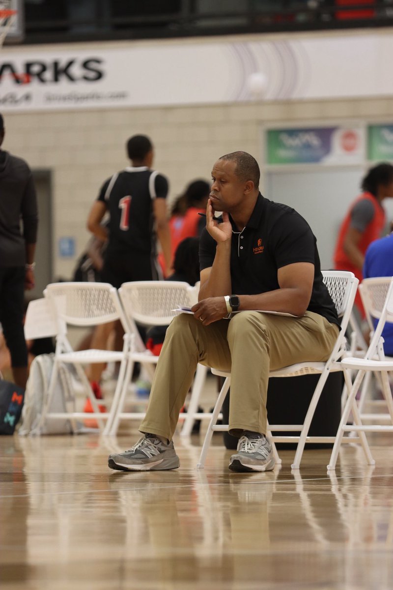 Hoop Peeks tweet media