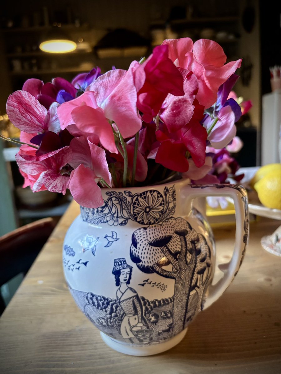 Ephemeral beauty of homegrown sweet peas. 

I wish I could somehow let you smell them.