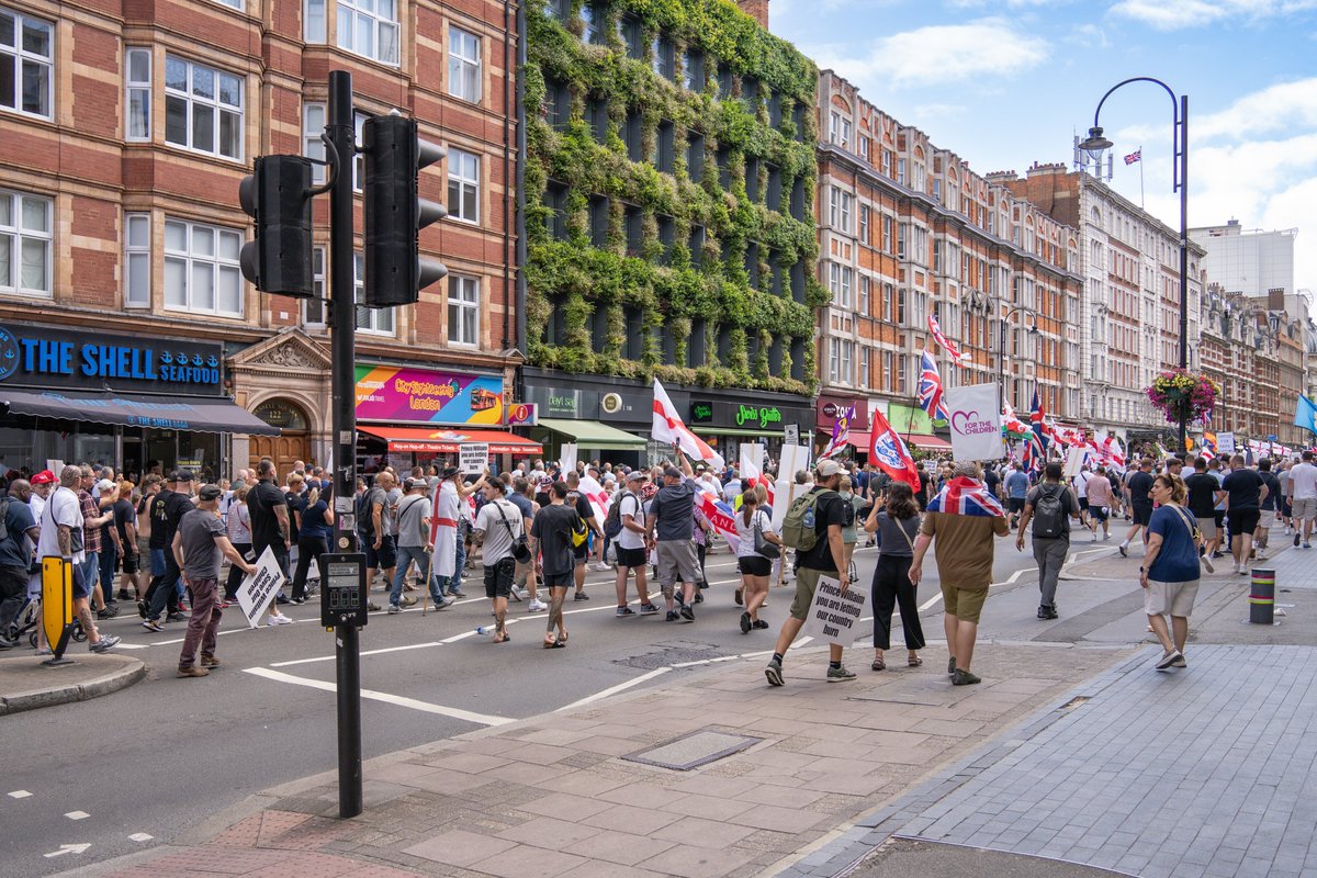 Nick_Baker777's tweet image. Massive turnout in London yesterday to support the #ForTheChildren march.
Massive respect to all who were there. Only a few small incidents, all instigated by a lefty minority and a poor attempt by Antifa to disrupt the march.
And it was great to walk and talk with @SirshoaibS…