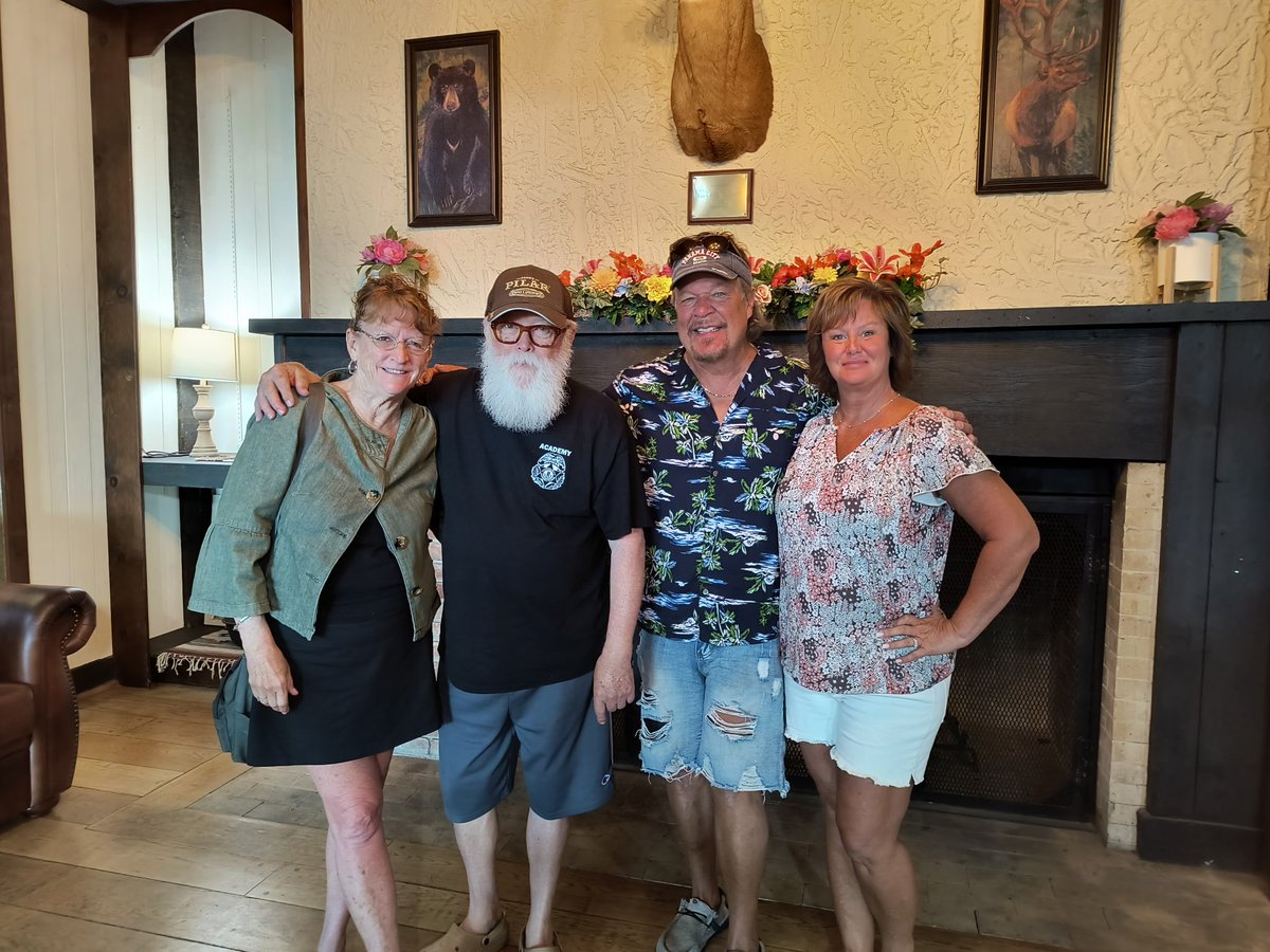 Julie and I just enjoyed a wonderful, relaxing weekend in Portsmouth, Ohio as guests of our great friends, Steve and Paula Hayes.  Thanks to you both for you warm hospitality and sharing your beautiful home with us. It just couldn't have been nicer, or more fun!