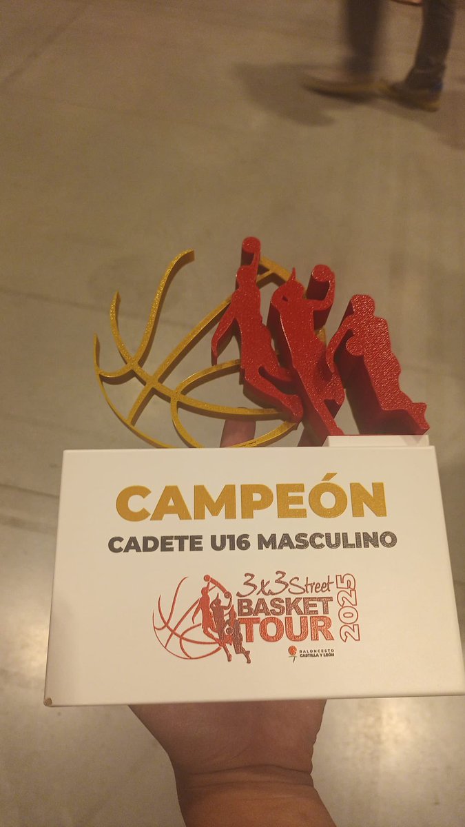 Nuestros jugadores de #CanteraSPB Dani, Pablo e Iker se alzan campeones del 3x3 Basket Tour U16 de León 🏆

¡Enhorabuena a todos! 💙