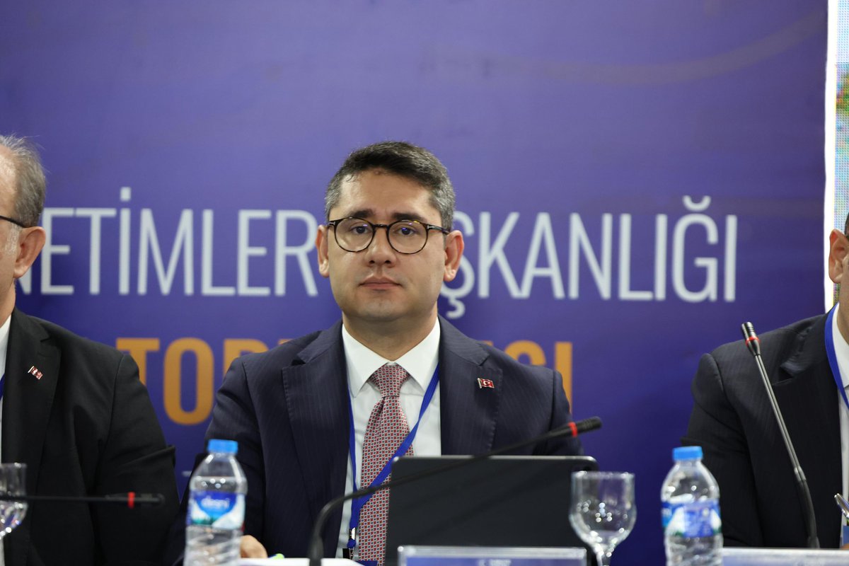 mkgonullu's tweet image. 📍Erzurum | AK Parti Yerel Yönetimler Bölge Toplantısı

Kadim şehir Erzurum’da, Yerel Yönetimler Başkanımız Sn. @mustafademir ve kıymetli Bakan Yardımcılarımızla birlikte, AK Parti belediyeciliğinin omurgasını oluşturan yerel yönetim temsilcilerimizle bir araya geldik.…