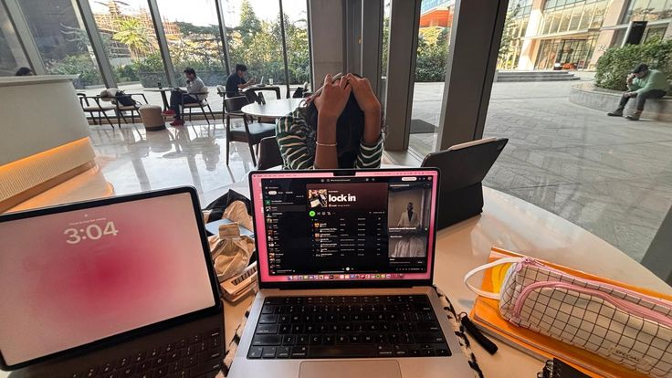 pilatesgirly's tweet photo. that's that uni baby 📝🧠🍓 https://t.co/VZH8AR7yxM