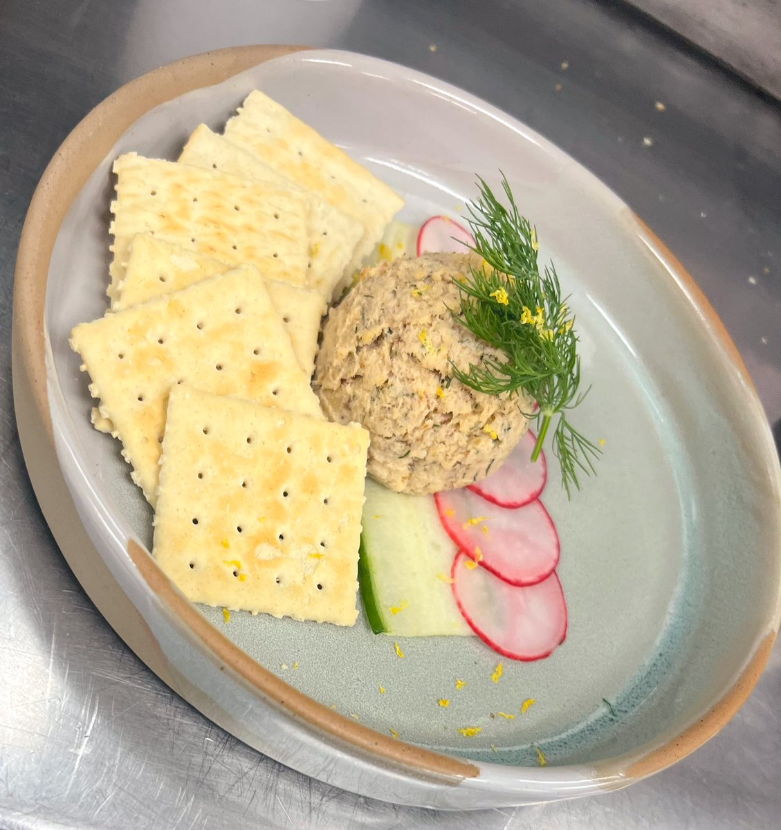 daveyhubb's tweet image. A little bread + butter service w/ a side of smoked whitefish spread!
#travelingchef #cheflife #Foodie #fish #breadandbutter #Cooking