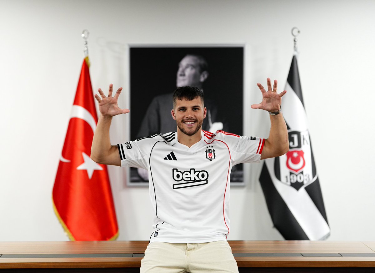 Resmi Açıklama | David Jurasek

#WelcomeJurasek #BurasıBeşiktaş 

🔗 bjk.com.tr/tr/haber/91916
