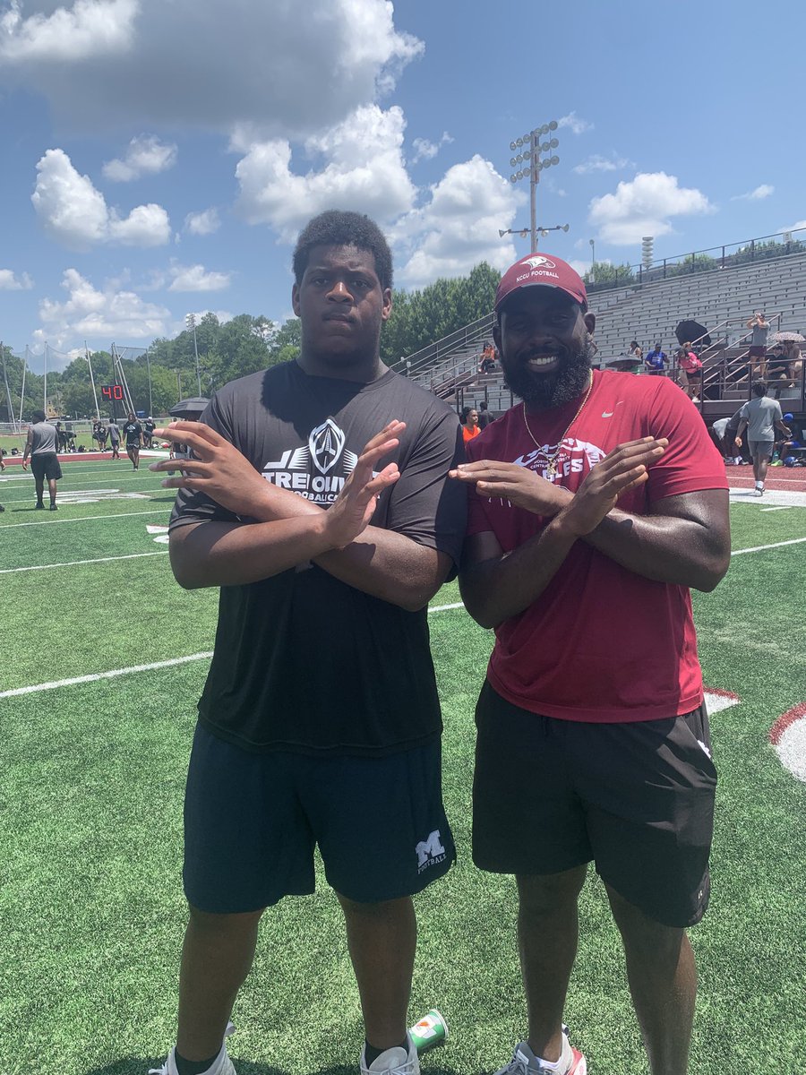 JaydenShepard79's tweet image. Thank you to @CoachTOliver for hosting this amazing camp
Ive learned a lot and understand how to be better.
Went 3-2 during 1v1
@MarshallLaymarr @misterbransome @RecruitTheBrook @Coach_Jenks @CoachDieudonne
#Eaglepride