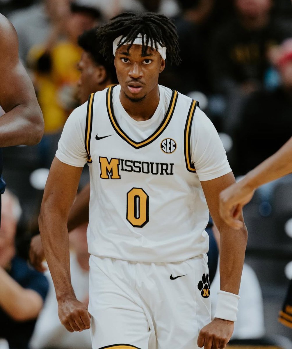 Missouri PG Anthony Robinson II is one of the best returning prospects in the 2026 NBA Draft, and is a player who I believe has the potential to be a first rounder. 

In this thread I take a look at his game and explain why.