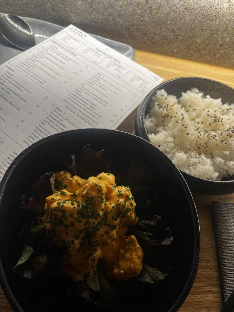 Semana de trabajo en Gaman y la noche libre se cena en Akiro. 
Esa tempura de langostinos con su arrocito es bien.