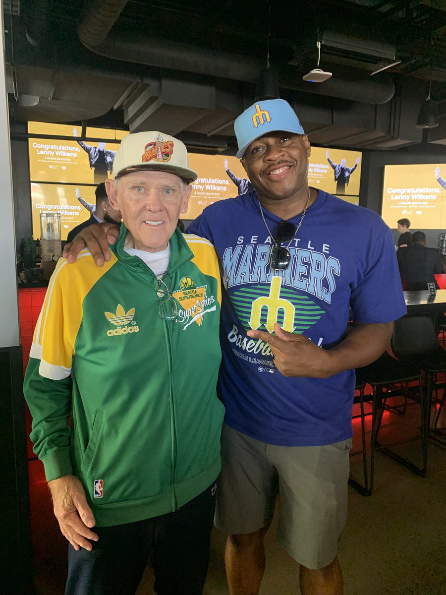 CoachKarl22's tweet image. Desmond Mason and I connected in Milwaukee with the Bucks 20 years ago.
But we both had a great time back in our second homes this weekend, Seattle!!
Great time celebrating Coach Wilkens and Happy to see Dez thriving in the art world!!