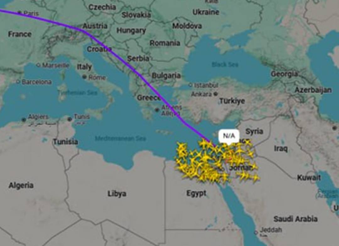 nazdikesobh's tweet image. سیل هواپیماهای باریِ‌ غربی همچنان به اسرائیل سرازیره. فقط ببینید چه خبره 👇
به زودی همه خواهیم فهمید امان دادن به ابلیس چه خطای بزرگی بود.
