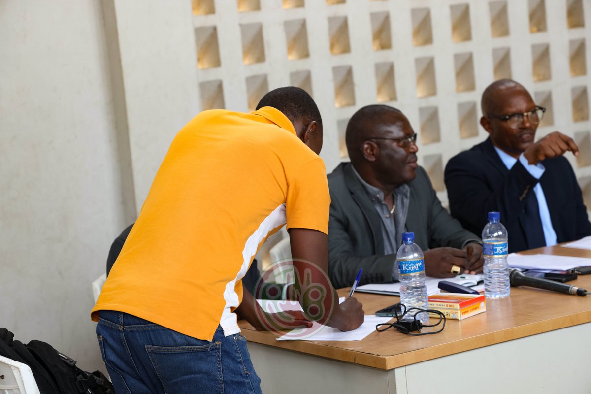 RTNBurundi's tweet photo. La Fédération Burundaise de Karaté (#FEBUKA) a procédé ce dimanche, 29 juin 2025 à l'élection de son nouveau président. Cette élection s'est déroulée dans l'une de ses salles (dojo), situées au quartier #Kiyange, en Mairie de Bujumbura.
Christophe Nkurunziza, président sortant de cette fédération, a rappelé à l'assemblée générale les textes statutaires régissant le processus électoral au sein de la FEBUKA. Selon ces textes, le président de la #FEBUKA est élu au suffrage universel direct et propose son comité exécutif à l'assemblée générale pour approbation.