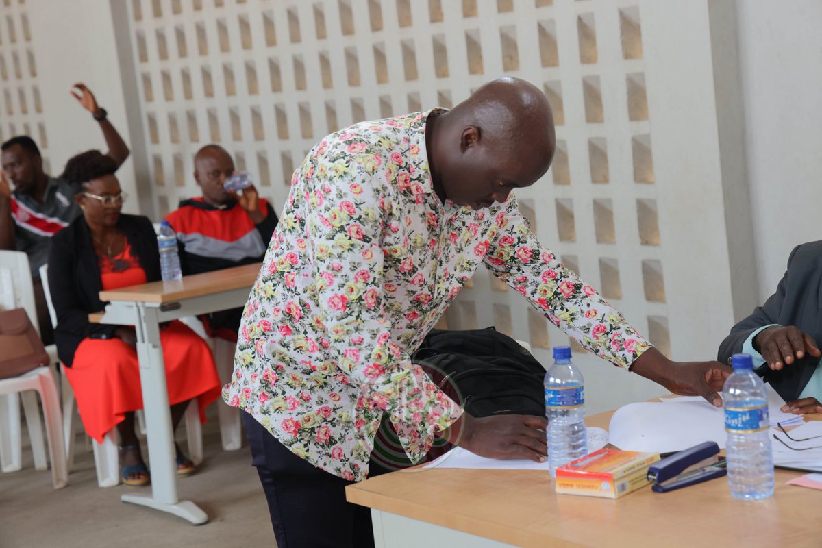 RTNBurundi's tweet photo. La Fédération Burundaise de Karaté (#FEBUKA) a procédé ce dimanche, 29 juin 2025 à l'élection de son nouveau président. Cette élection s'est déroulée dans l'une de ses salles (dojo), situées au quartier #Kiyange, en Mairie de Bujumbura.
Christophe Nkurunziza, président sortant de cette fédération, a rappelé à l'assemblée générale les textes statutaires régissant le processus électoral au sein de la FEBUKA. Selon ces textes, le président de la #FEBUKA est élu au suffrage universel direct et propose son comité exécutif à l'assemblée générale pour approbation.