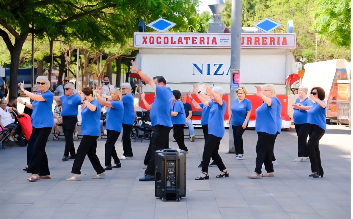 NuriaLozanoMont's tweet image. Un any més de festes al Gornal: vermut, festa de l'escuma, pregó, musiqueta, la mostra d'entitats I actuacions de les veïnes. Cultura popular amb orgull de barri, el mateix orgull que s'ha exhibit tot el cap de setmana en torn a la igualtat I la cultura LGTBIQ+ arreu del món