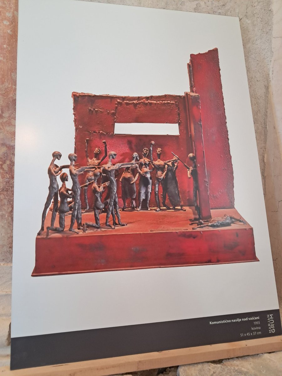 ATBeatris's tweet image. Utrinki z razstave del Ehrlichovega nagrajenca Marjana Gruma v Kapeli mučencev v Šentjoštu, kjer je bila lepa spominska slovesnost in maša danes. ❤️