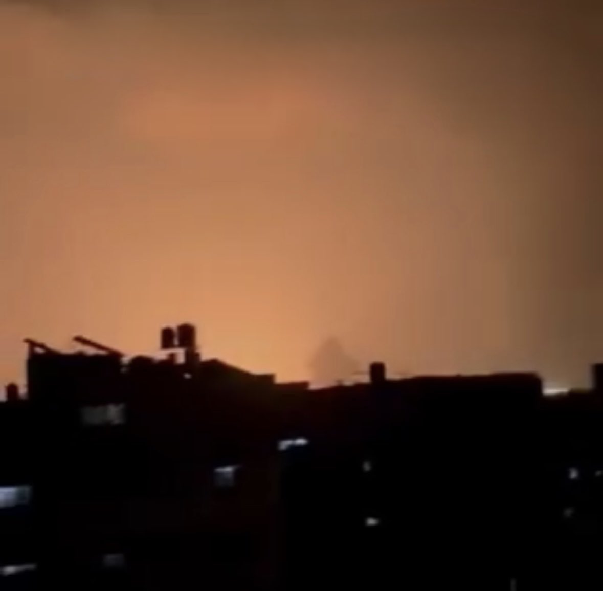 Abu_Salah9's tweet image. سماء غزة الان

الوضع جنوني يجماعة، غزة تحترق