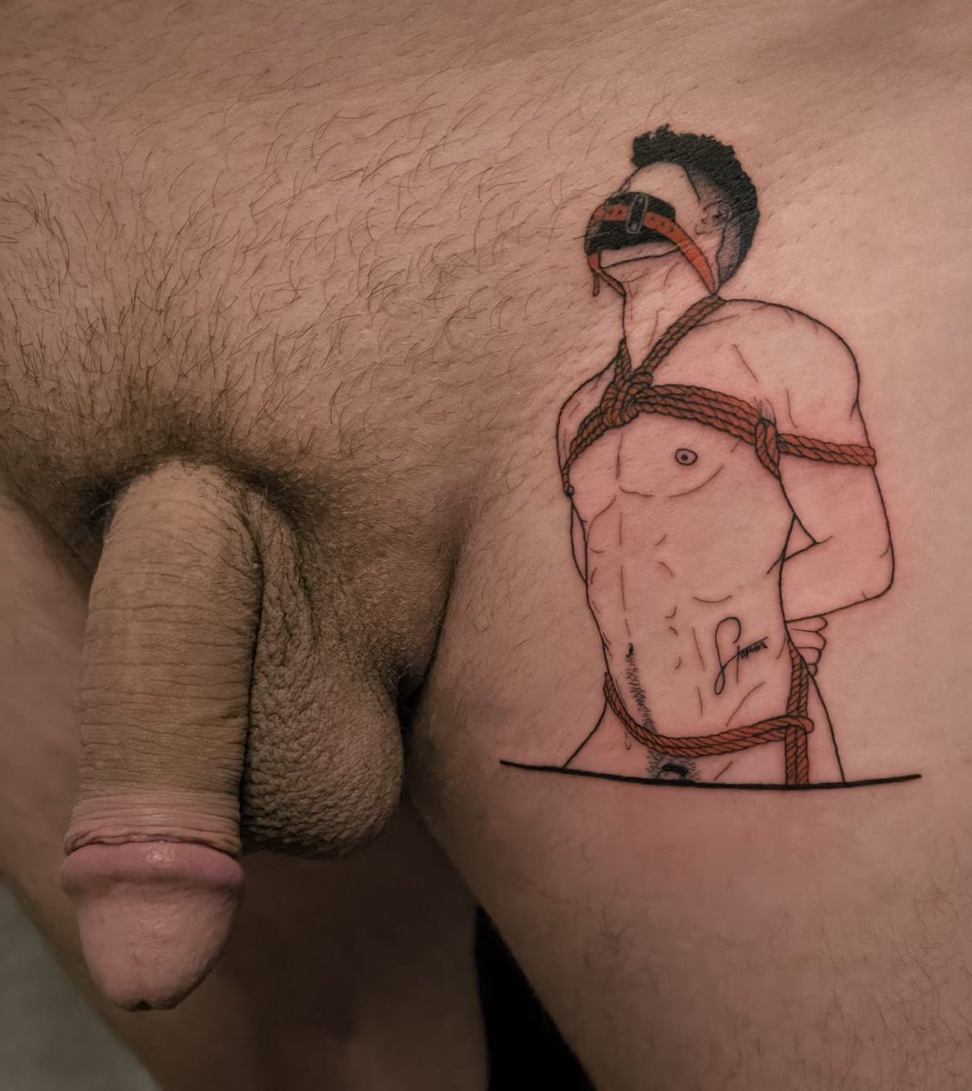 Nouveau tattoo génial 😍 fait par <a href="/Obryan_Storm/">O'Bryan Storm 🔞</a>
Merci à toi!