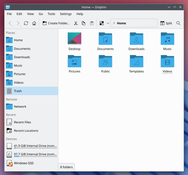 probonopd's tweet photo. Dear friends at @kdecommunity, please consider the feedback from https://t.co/hxn8Tt32xi and please don't turn KDE into a "convergence" mess. Show proper menus by default, not hamburger menus. Use Fitts' Law. #LinuxUsability https://t.co/gZjqIaP8Xr