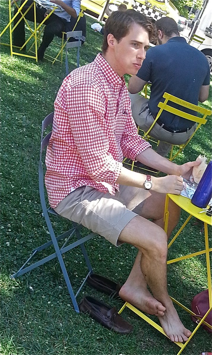 This is what we always want to see from a nice looking man in loafers; slipping his bare feet out of them! Cool sexy sole shot in the last pic 🤤 I'd be distracted if I was in a public place where a man did this, I wouldn't stop staring! The pics were in a Tumblr post 👌