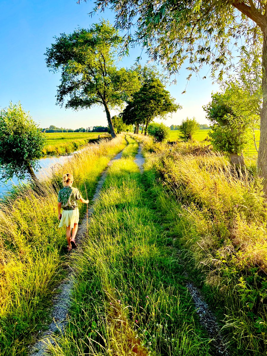 Zondagavondwandeling met de negenjarige – gesprekken over kleine en grote dingen.
