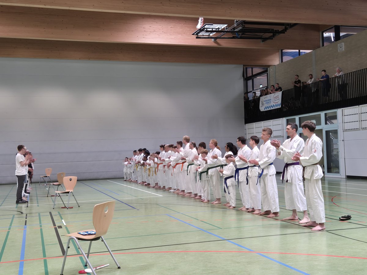 KarateSeeheim's tweet photo. Gestern war es wieder so weit: Unsere Vereinsmeisterschaft fand statt – mit 34 Teilnehmerinnen und Teilnehmern in Kata &amp; Kumite! 💪🔥 🥋 #welldone  #Karate #Vereinsmeisterschaft #Kata #Kumite #TeamSpirit #KarateFamily #ShotokanKarate #KarateDojoSeeheim https://t.co/hJGid2bSPr