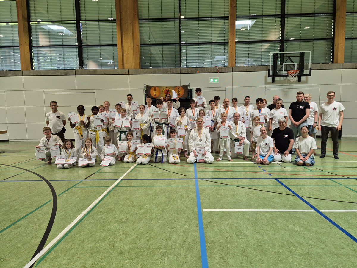 KarateSeeheim's tweet photo. Gestern war es wieder so weit: Unsere Vereinsmeisterschaft fand statt – mit 34 Teilnehmerinnen und Teilnehmern in Kata &amp; Kumite! 💪🔥 🥋 #welldone  #Karate #Vereinsmeisterschaft #Kata #Kumite #TeamSpirit #KarateFamily #ShotokanKarate #KarateDojoSeeheim https://t.co/hJGid2bSPr