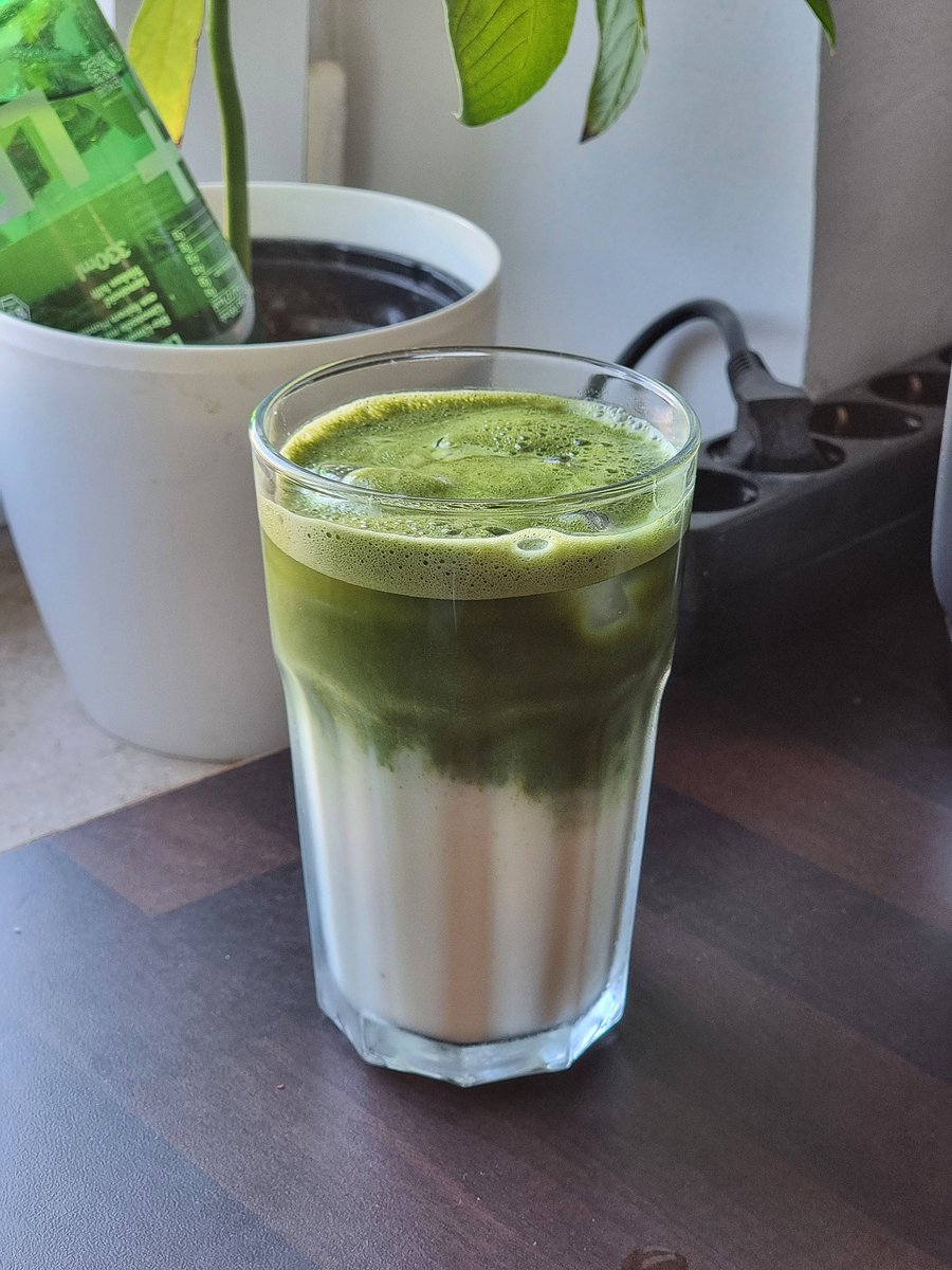 tiiyamisu's tweet photo. honey oatmilk matcha https://t.co/xL0r8esF5I