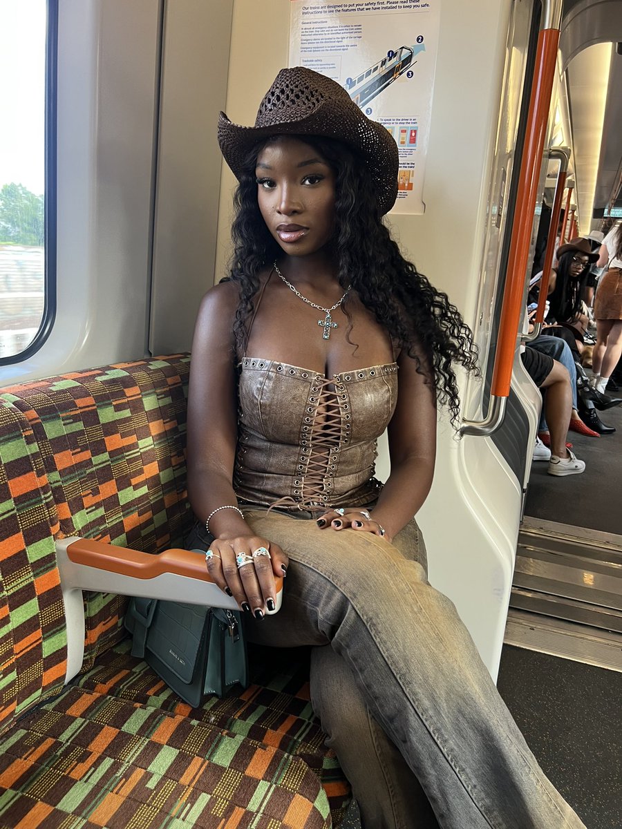 Itsmariatu's tweet photo. My Cowboy Carter fit ate btw x https://t.co/MksTvQrzmw