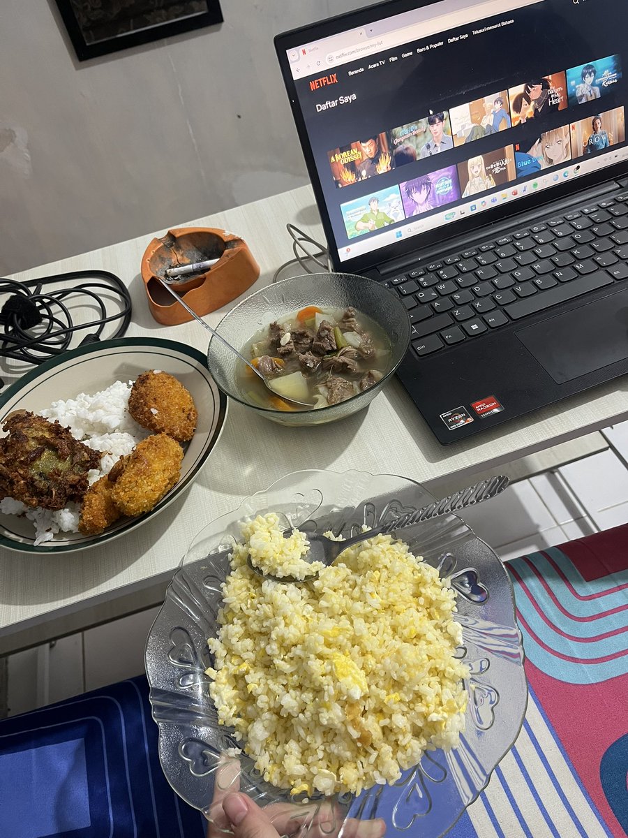 aytuone's tweet photo. food &amp; food https://t.co/CioAtKp16D