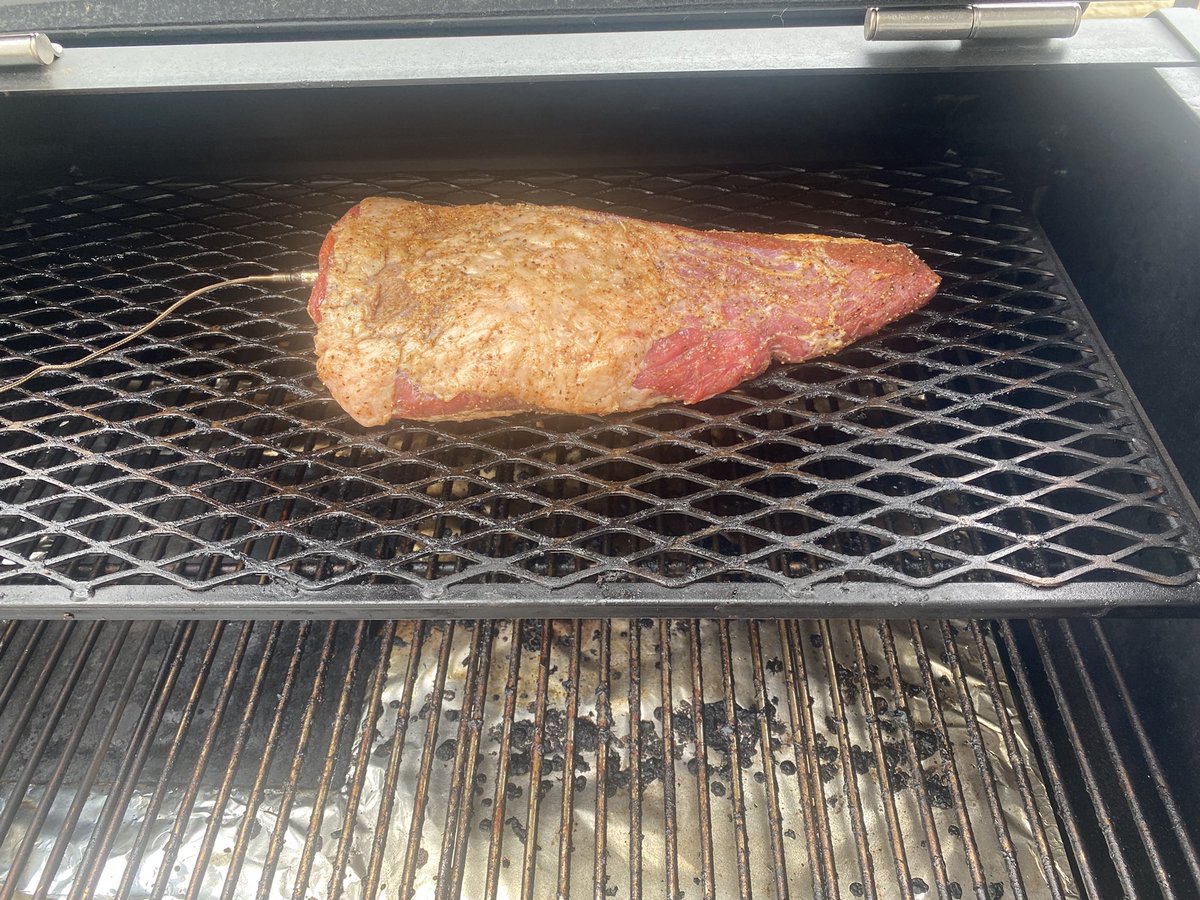 bjizzle56's tweet image. Gonna try to smoke a Tri Tip for the first time ever. Wish me good luck!!! #Yoder #smoker #bbq #beef #ItsEatinTime