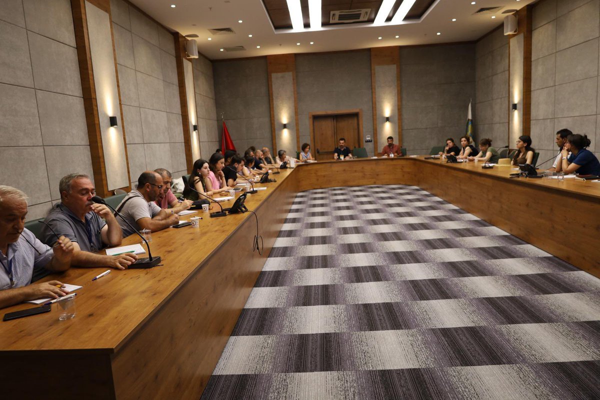 Demokratik Kurumlar Platformunun gerçekleştirdiği 
Demokratik Toplumda Emek Çalıştayına katılım sağladık.