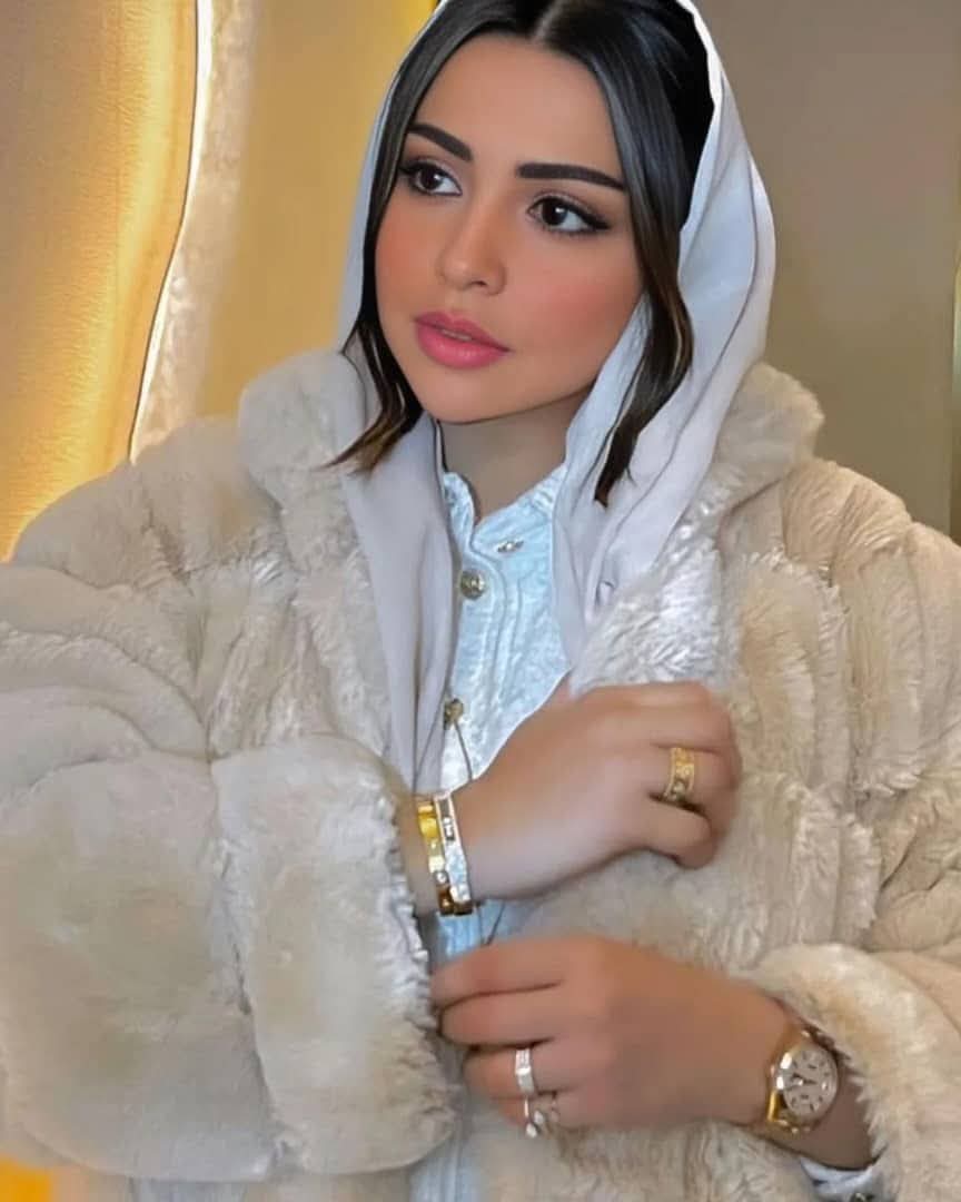 قامت بأرسال صوره لك 
💬📸